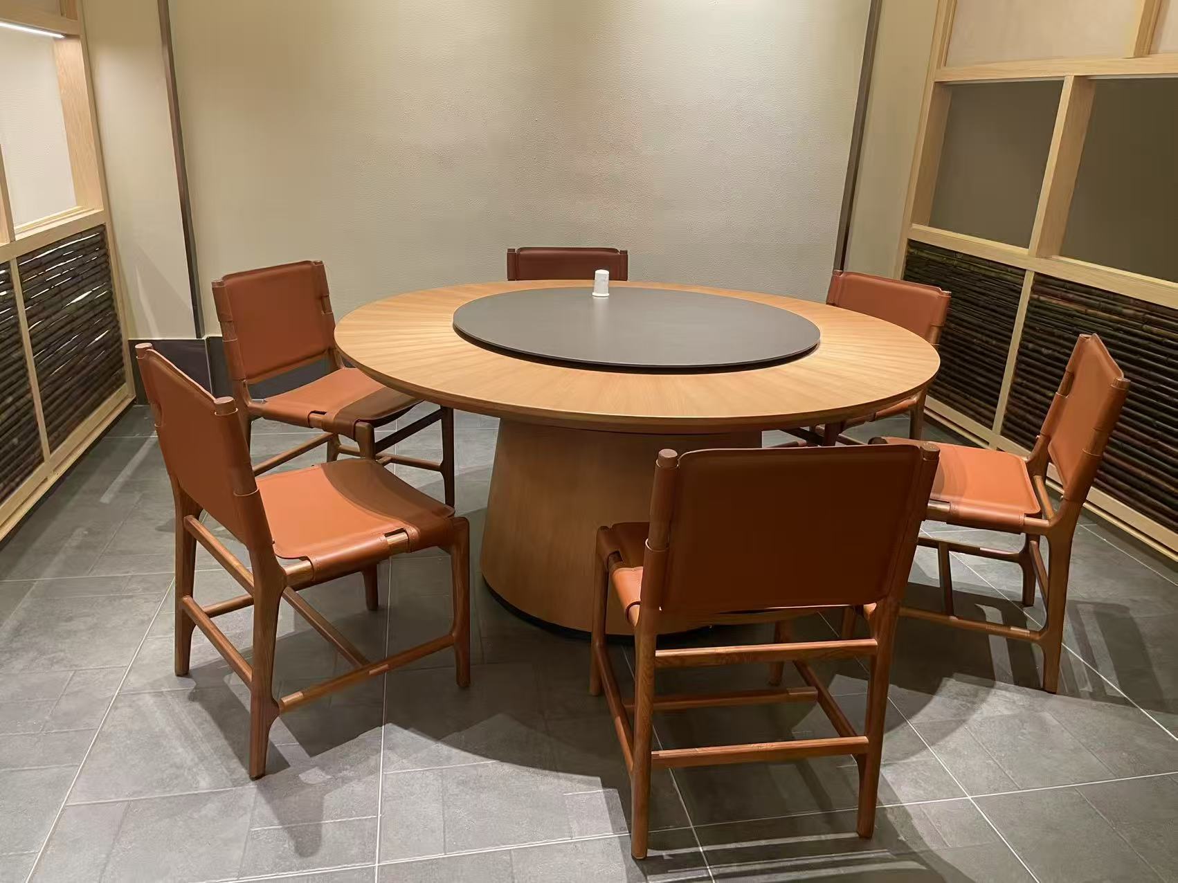 實(shí)木餐飲家具:打造餐飲空間質(zhì)感與溫度的核心載體